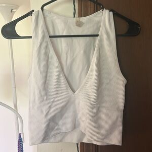 ANWND cropped white v-neck tank